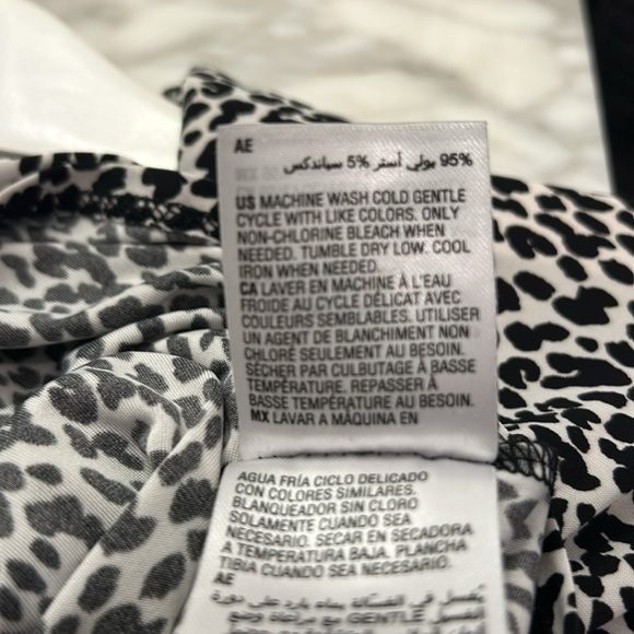 INC  Long Sleeved Ruched Animal Print Blouse w/Gold Snaps-SZ Medium - Picture 6 of 6